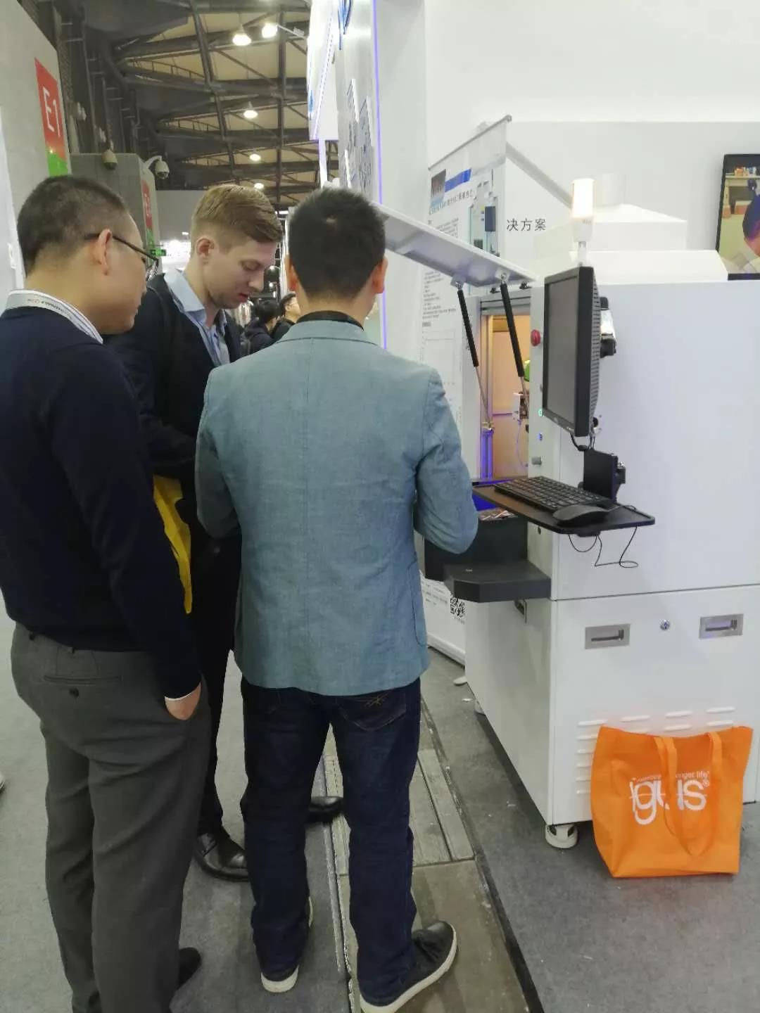 松尔德科技温控激光锡焊燃爆上海慕尼黑光博会场馆 松尔德科技温控激光锡焊燃爆上海慕尼黑光博会场馆