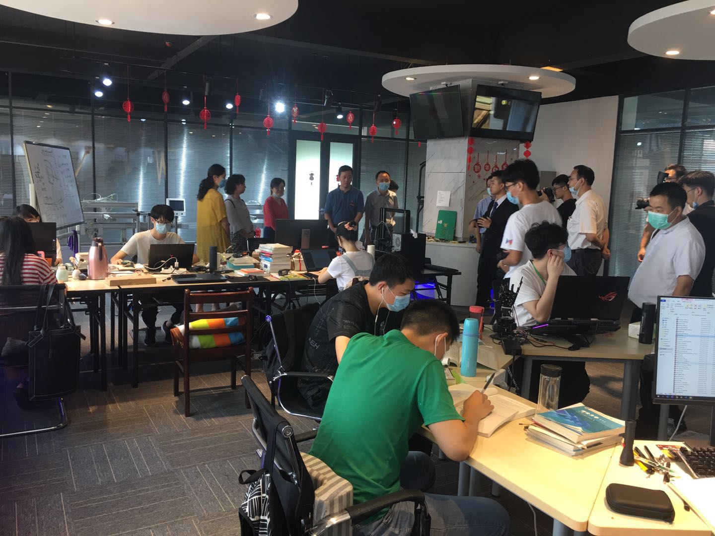 省厅领导莅临指导并对我团队科技创新做出殷切期望